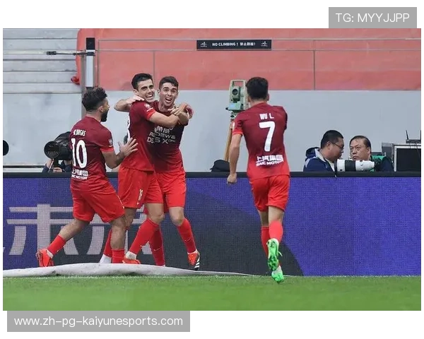 上海海港球员荣获联赛最佳新人，上海海港球员荣获联赛最佳新人奖是谁