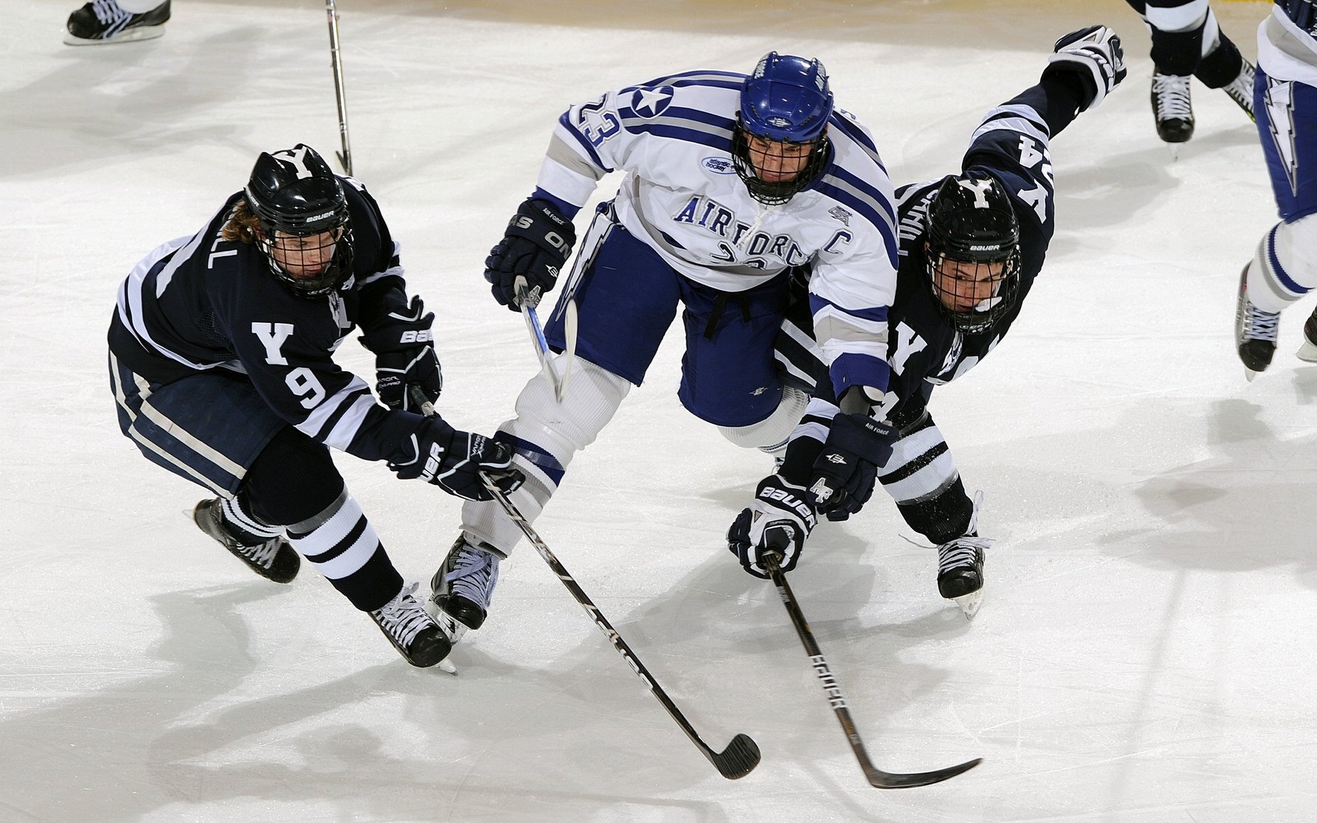 世界羽联德国公开赛 国羽男单老将闯入决赛力拼冠军，德国羽毛球男单