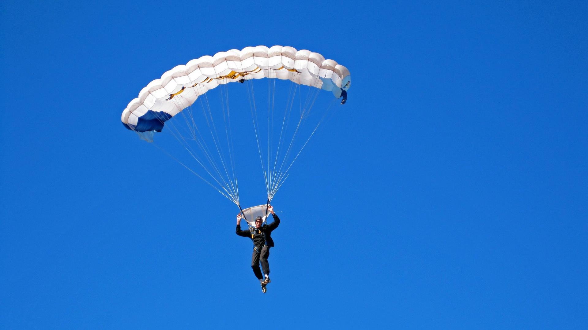 帆船世锦赛中国队战术创新获国际好评，世界级帆船锦标赛赛场